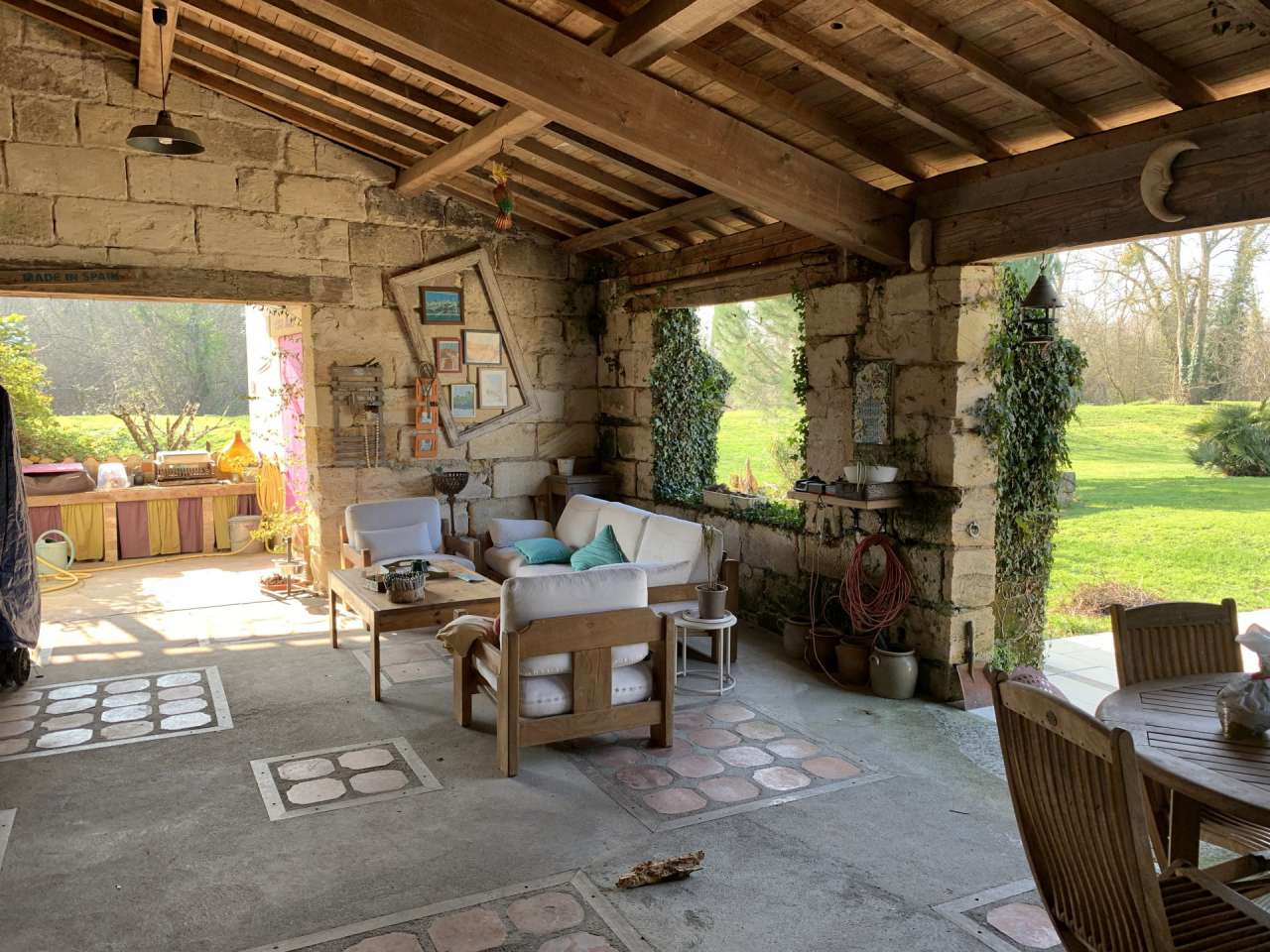 Nestling in over 9 acres of glorious landscaped gardens with expansive pool