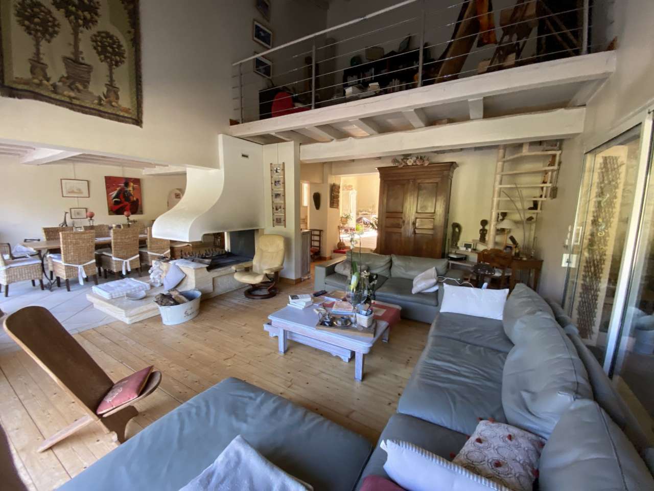 Nestling in over 9 acres of glorious landscaped gardens with expansive pool