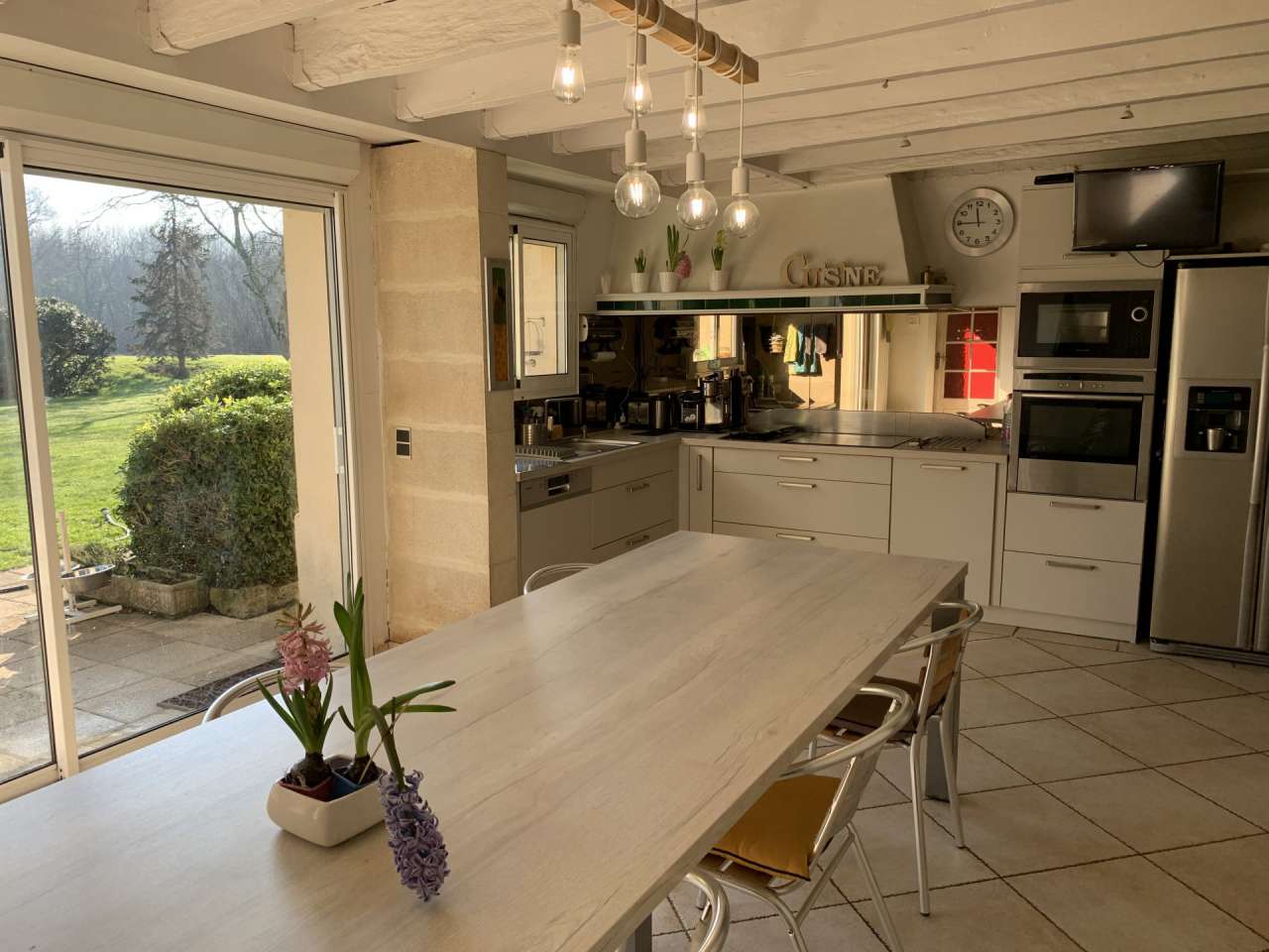 Nestling in over 9 acres of glorious landscaped gardens with expansive pool