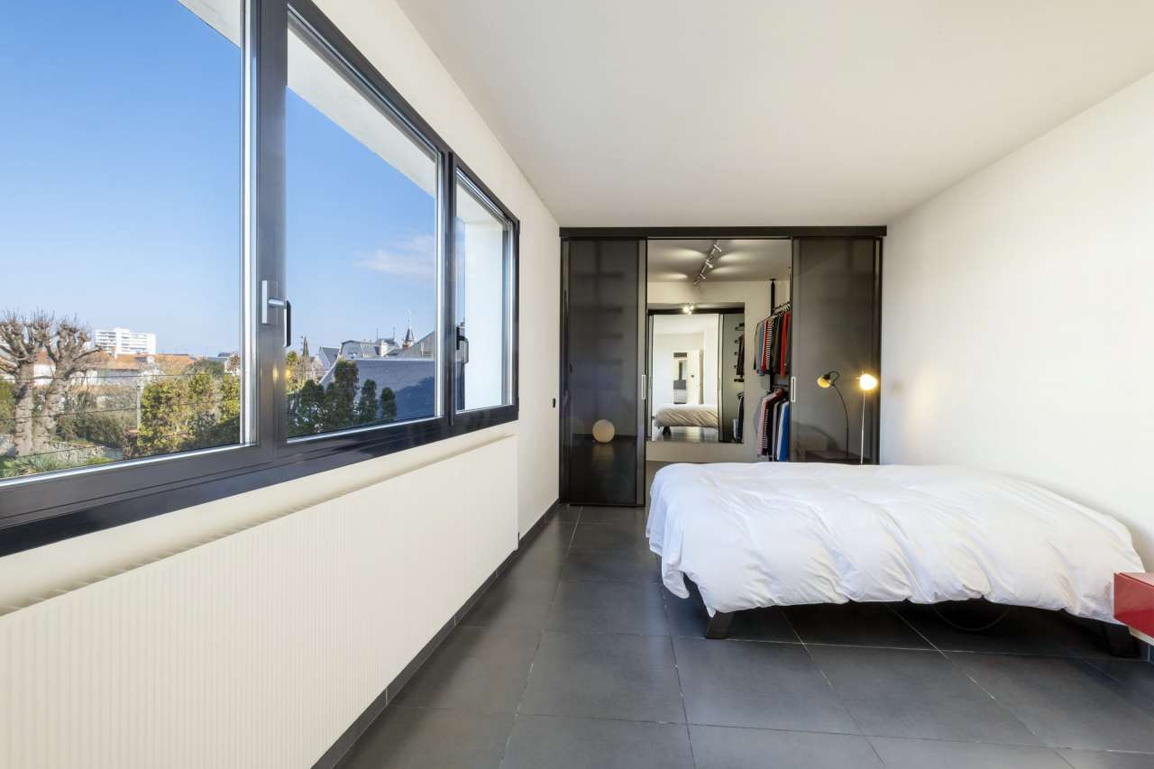 Enjoying panoramic sea views from its roof terrace, is this beautifully ren