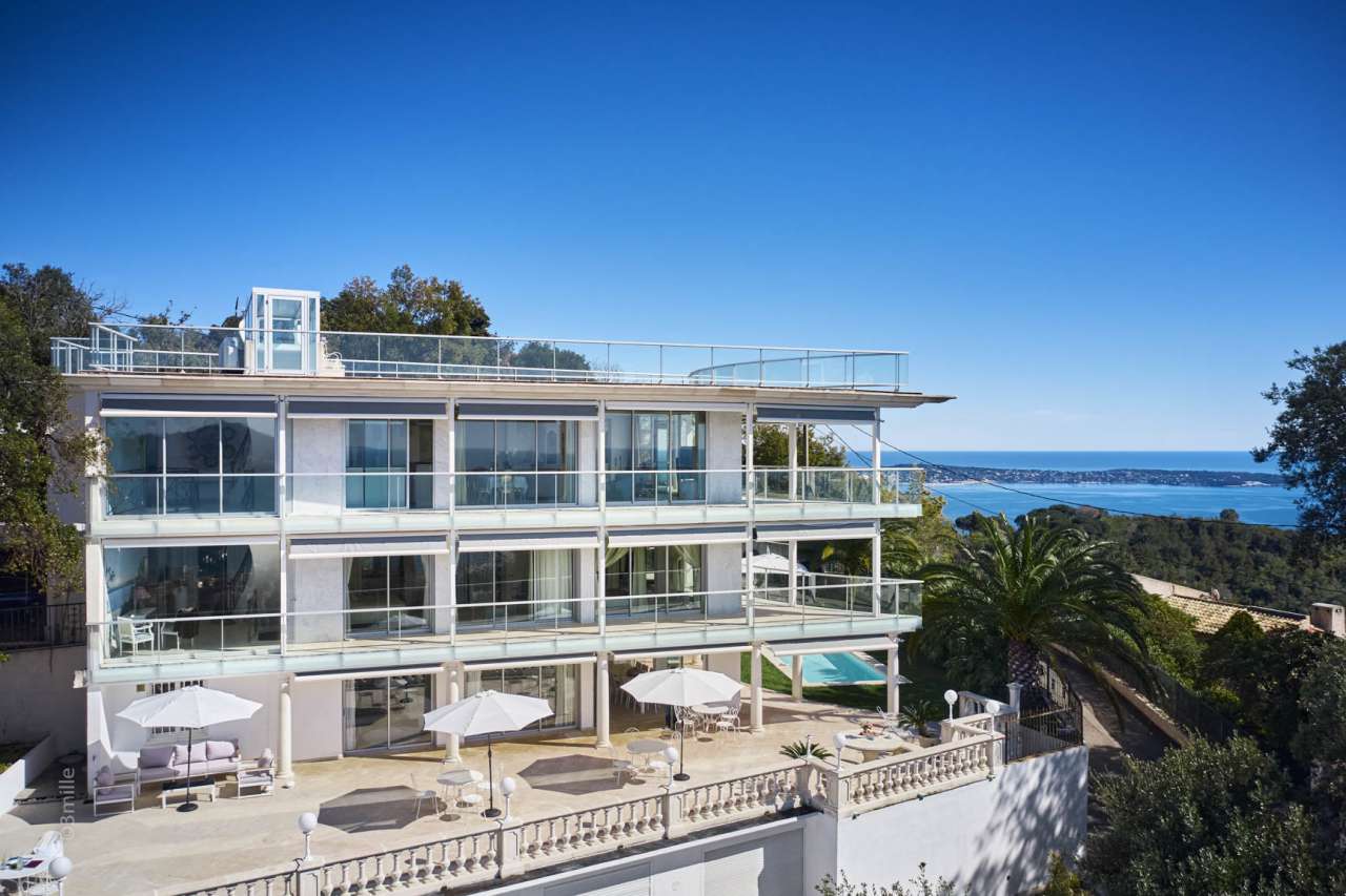 Enjoying one of the most outstanding views of the bay of Cannes, is this ex