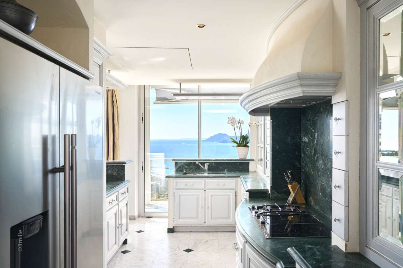 Enjoying one of the most outstanding views of the bay of Cannes, is this ex