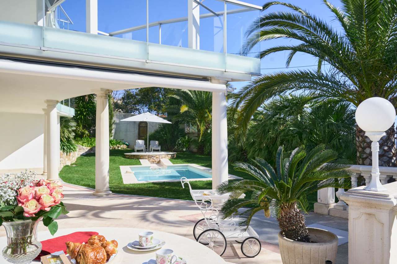 Enjoying one of the most outstanding views of the bay of Cannes, is this ex