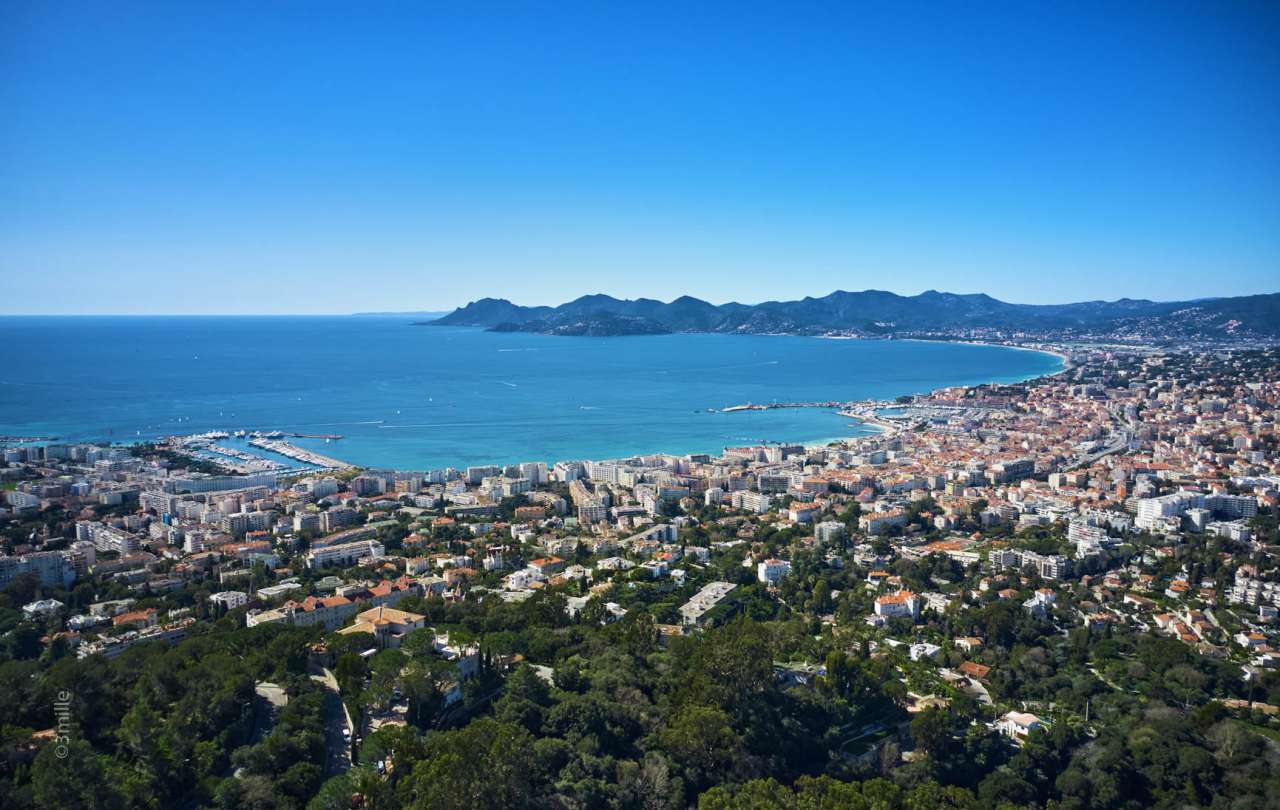 Enjoying one of the most outstanding views of the bay of Cannes, is this ex