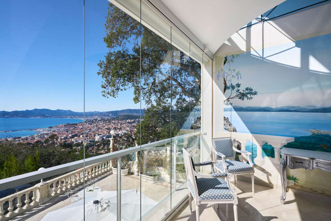 Enjoying one of the most outstanding views of the bay of Cannes, is this ex