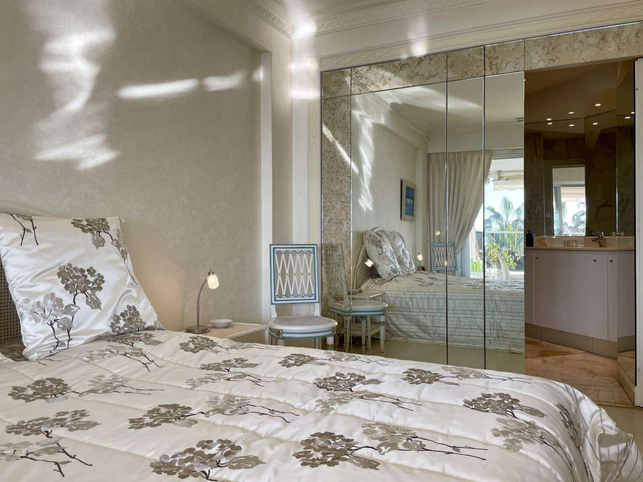 Situated in one of the most prestigious condominiums in the residential dis