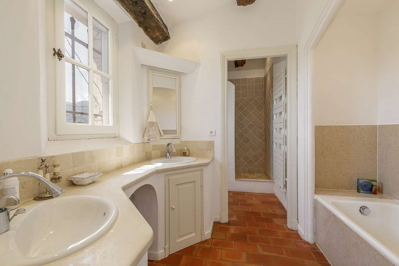 Full of character and charm and beautifully presented throughout, this supe