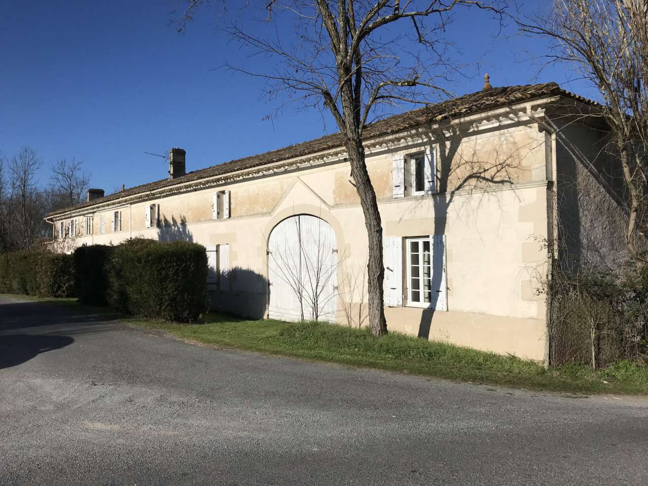 Grand, spacious and pretty 3 bedroom house, plus 2 additional independent d