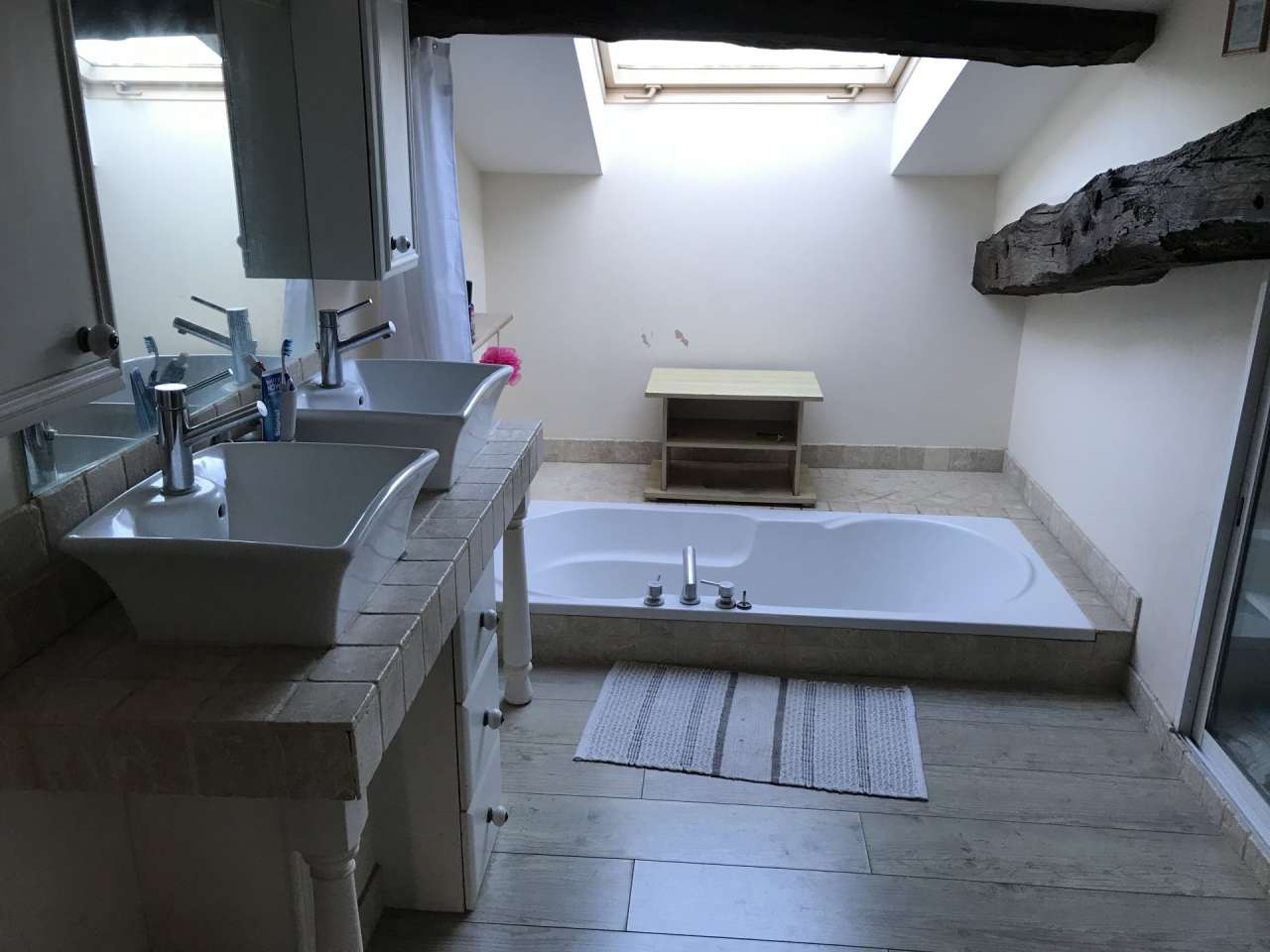 Grand, spacious and pretty 3 bedroom house, plus 2 additional independent d