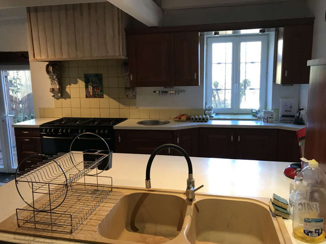 Grand, spacious and pretty 3 bedroom house, plus 2 additional independent d