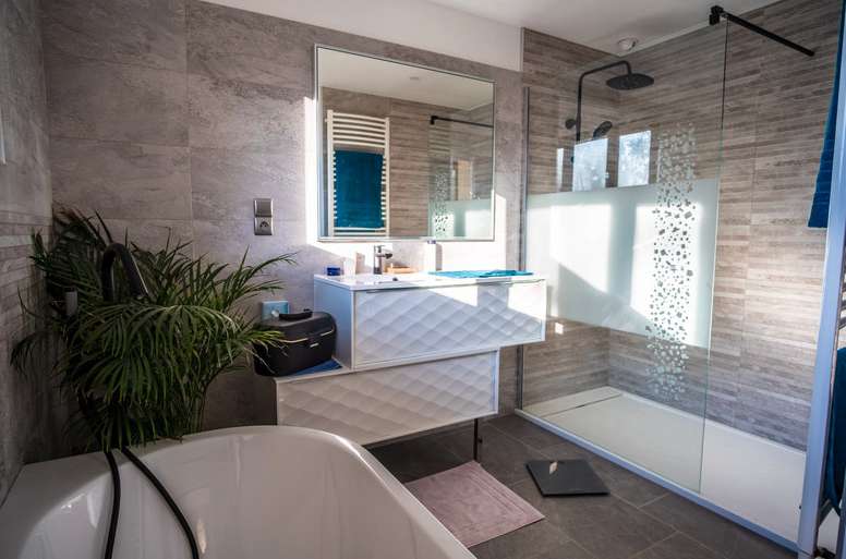 Nestling in over an acre of mature landscaped gardens, is this unique archi