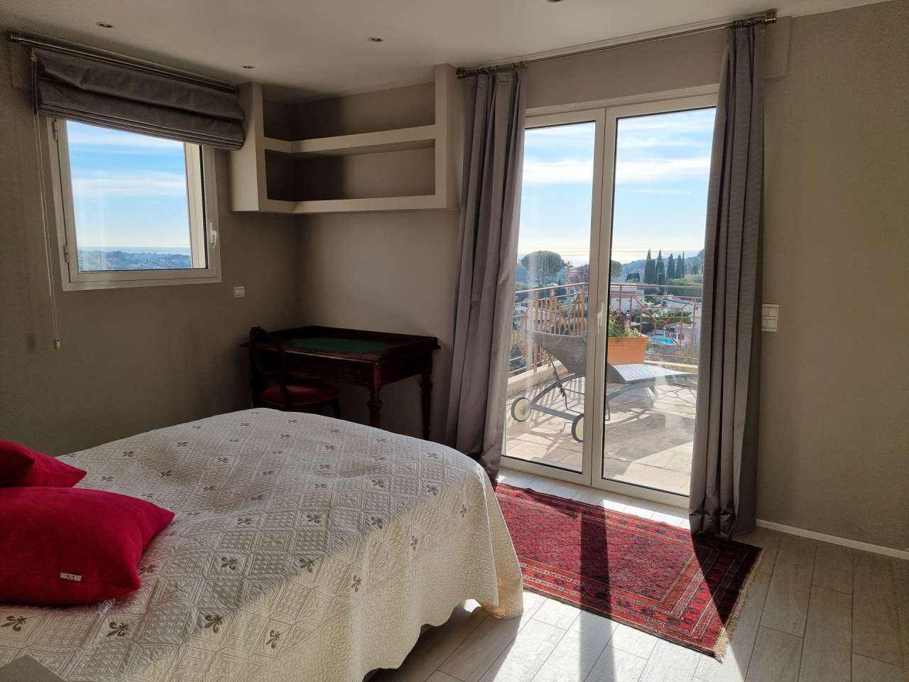 Beautifully presented 4 bedroom Provencal style villa, with a total spaciou