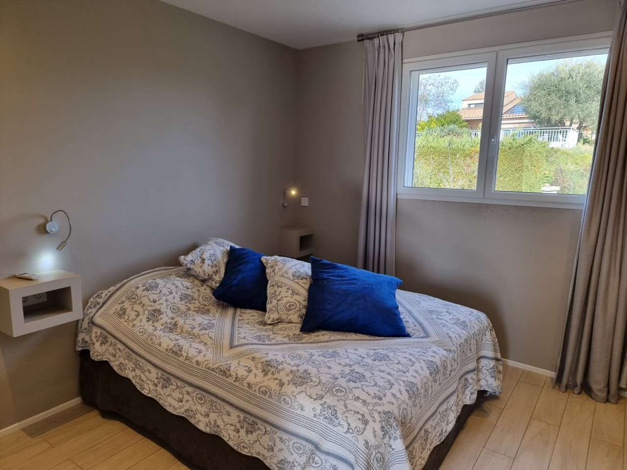 Beautifully presented 4 bedroom Provencal style villa, with a total spaciou