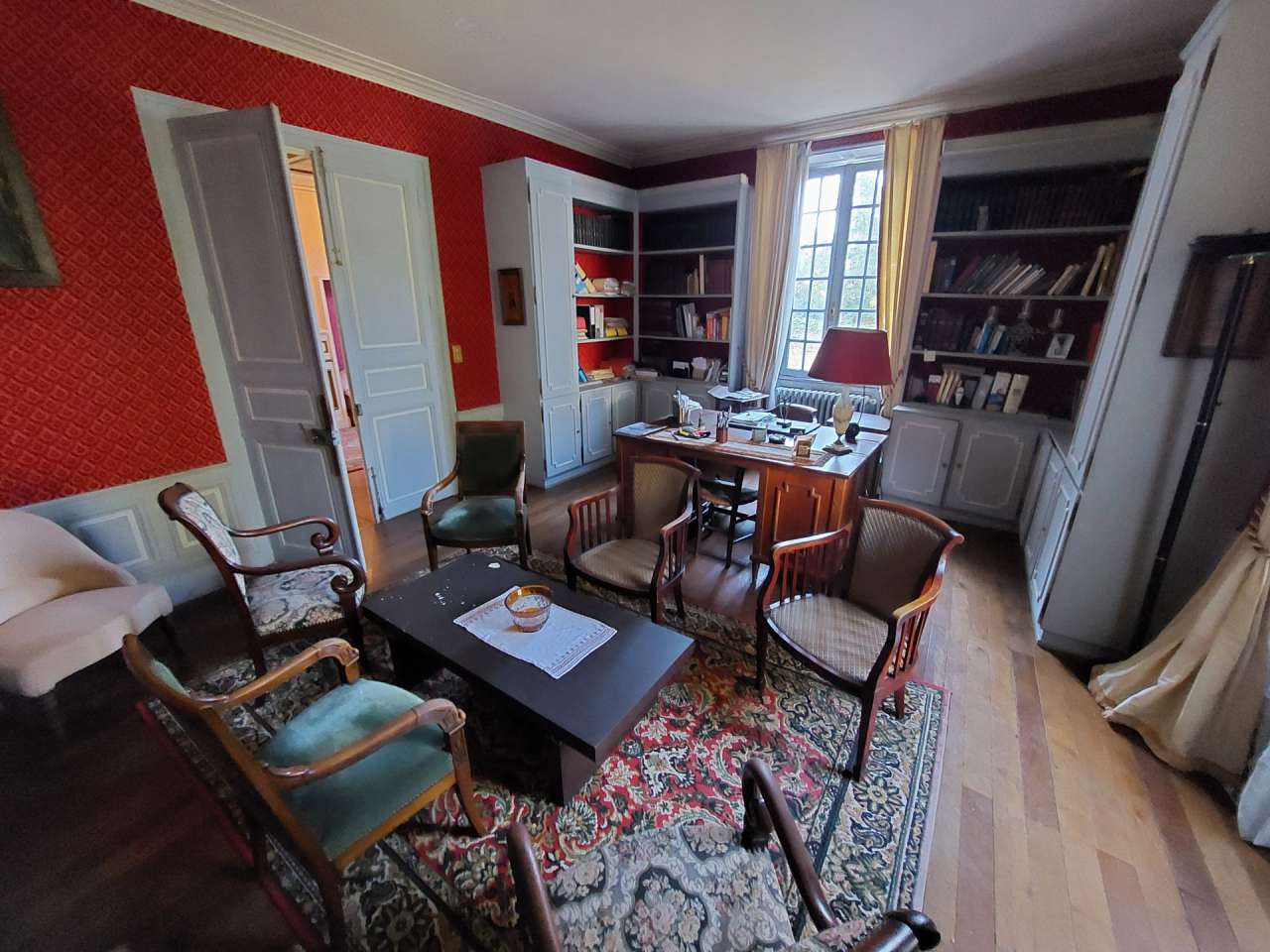 Full of character and charm, this substantial and uniquely positioned 10 mb