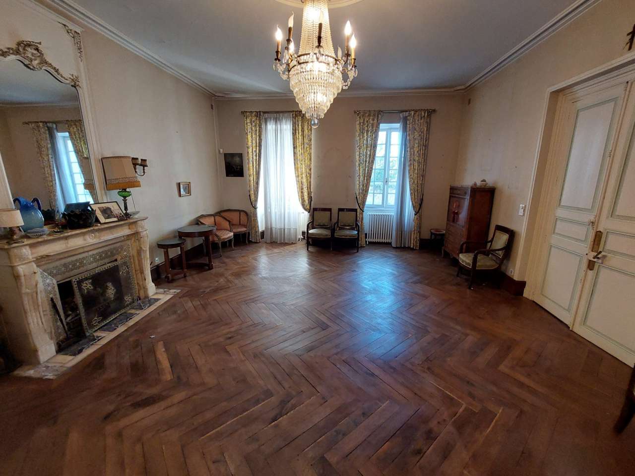 Full of character and charm, this substantial and uniquely positioned 10 mb