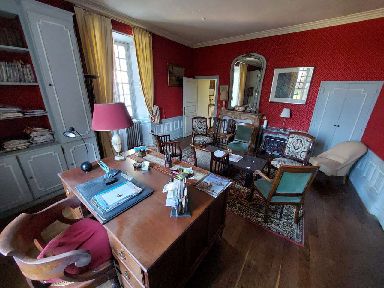 Full of character and charm, this substantial and uniquely positioned 10 mb