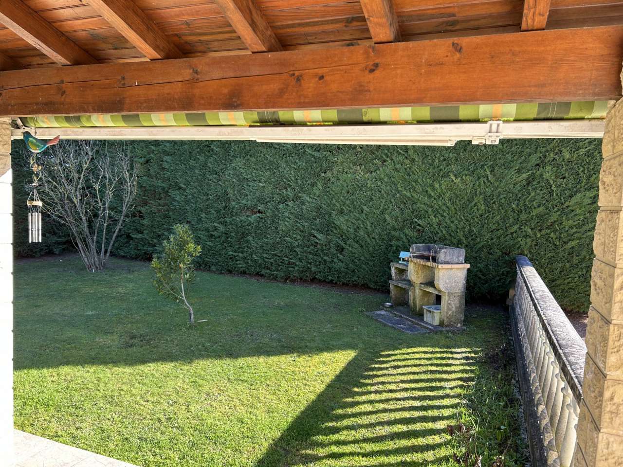 Attractive single level property set in a beautiful, landscaped garden, wit