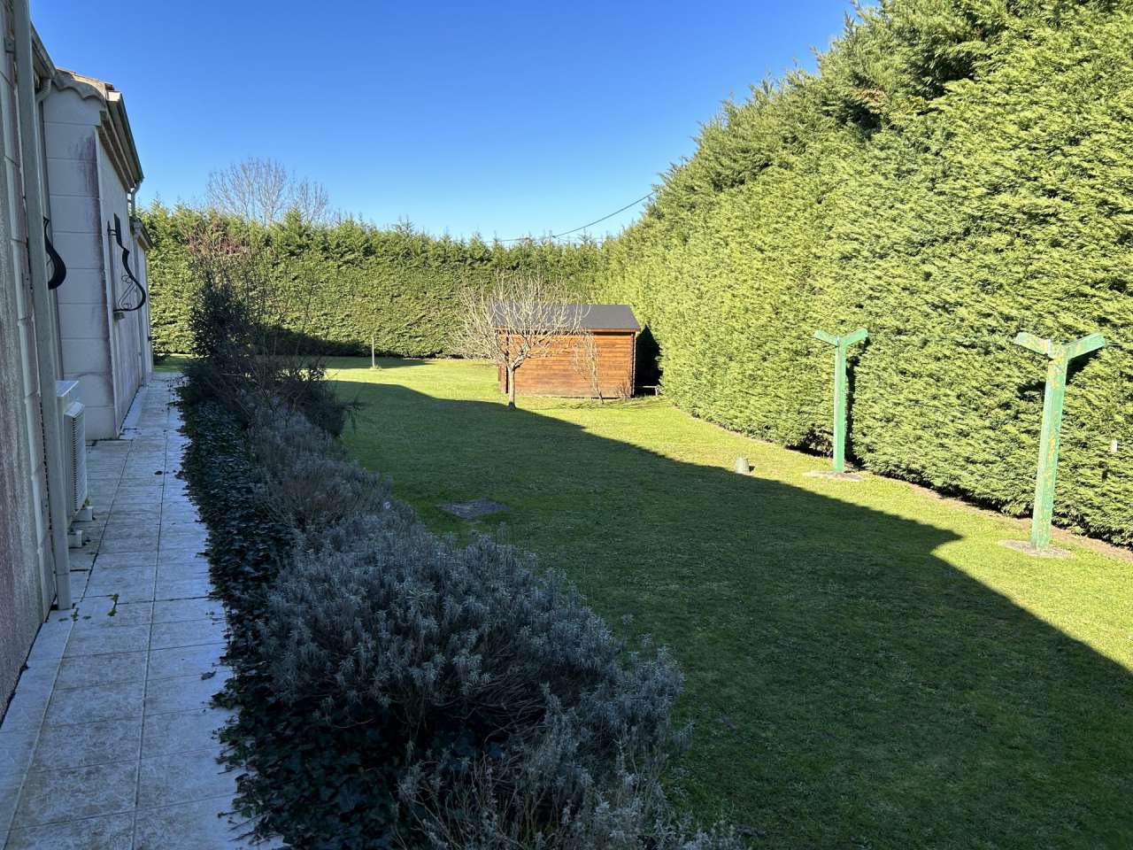 Attractive single level property set in a beautiful, landscaped garden, wit