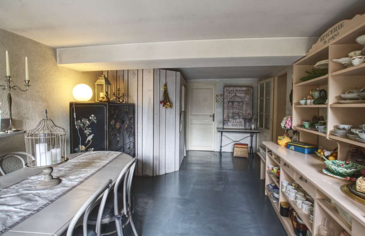 Impressive and unique logis, full of character and history in a great locat