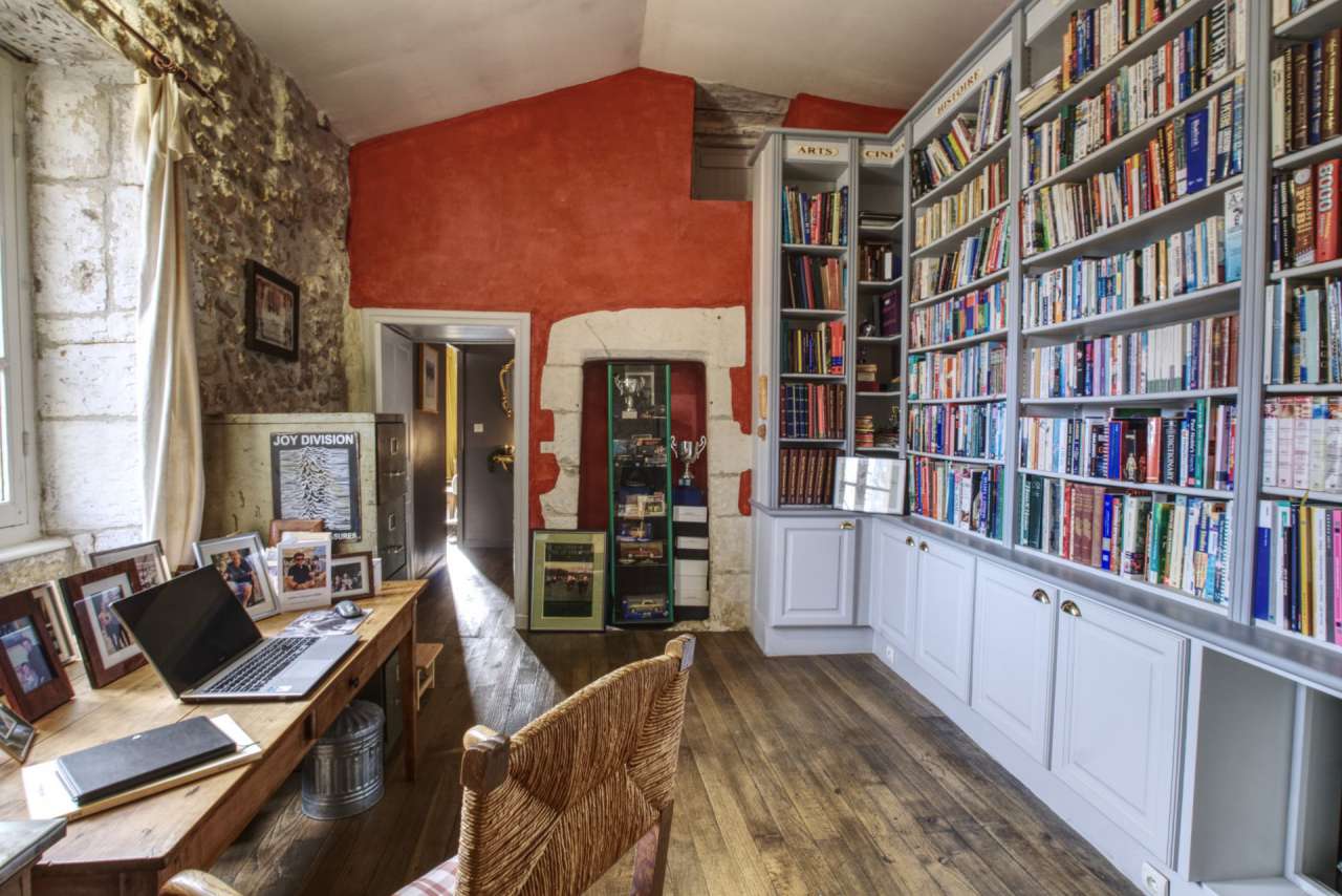 Impressive and unique logis, full of character and history in a great locat