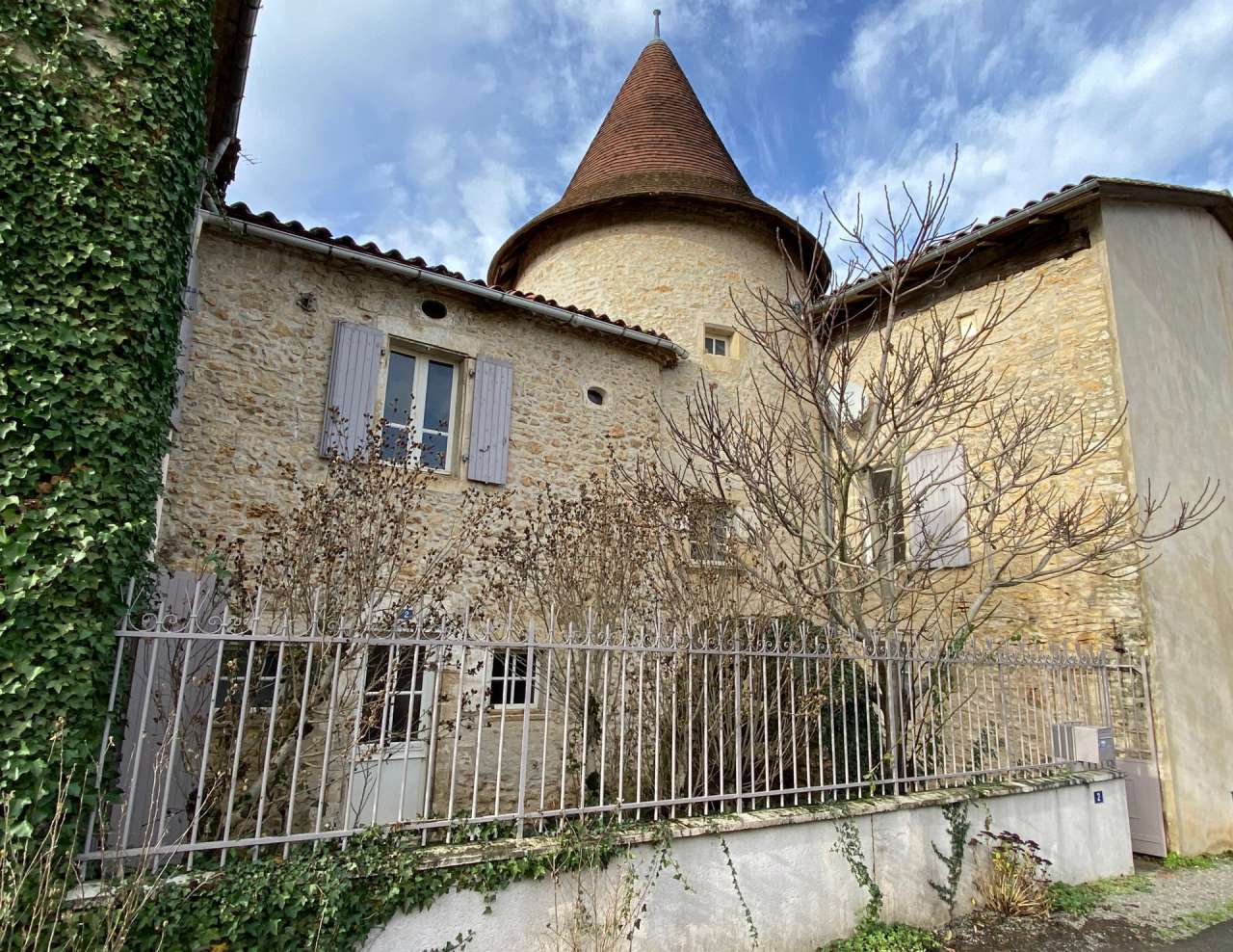 Impressive and unique logis, full of character and history in a great locat