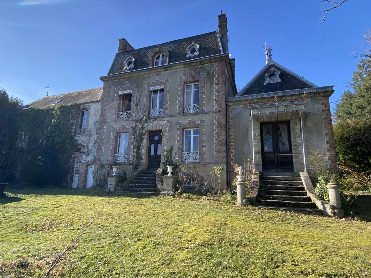 Characterful mini chateau in a picturesque location, set in grounds of over