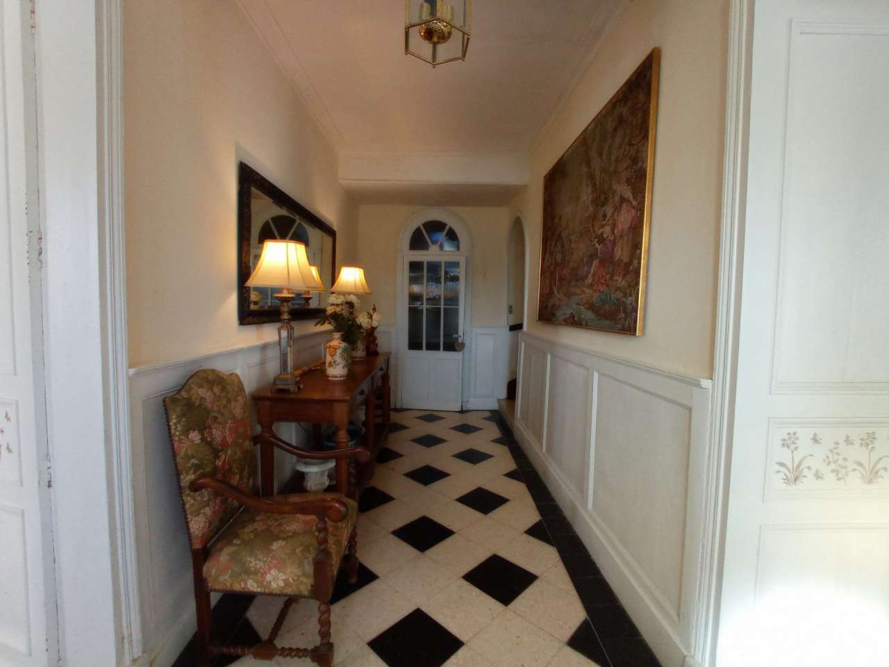 With a total spacious living area of 515m2, this stunning 11 bedroom proper