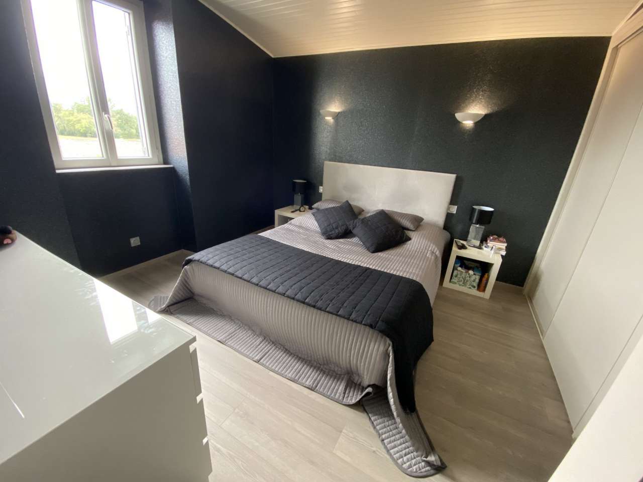 A beautifully presented and luxurious property in the Dordogne with swimmin