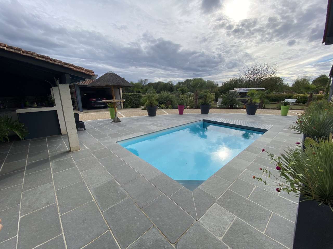 A beautifully presented and luxurious property in the Dordogne with swimmin