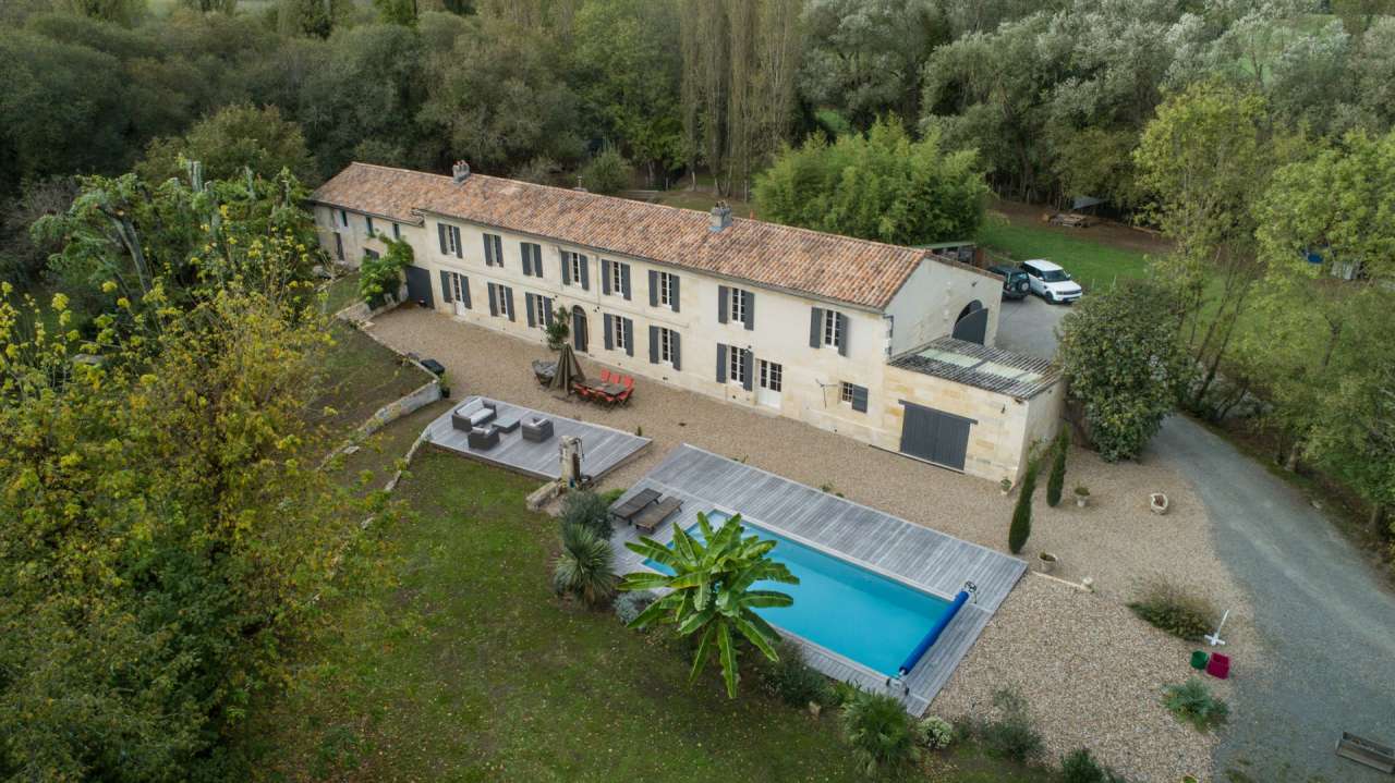 Beautiful and superbly renovated substantial rural 4 bedroom house with sep