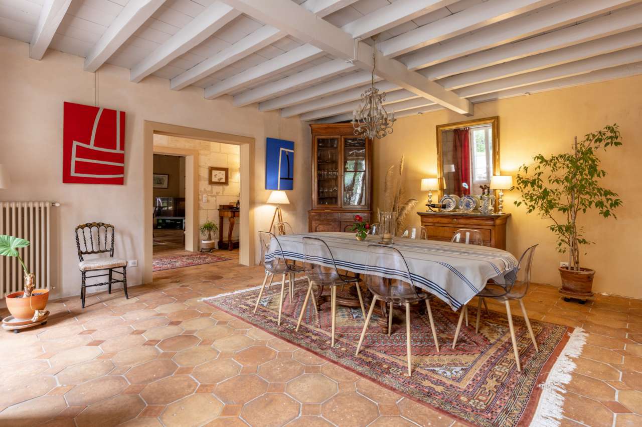 Beautiful and superbly renovated substantial rural 4 bedroom house with sep