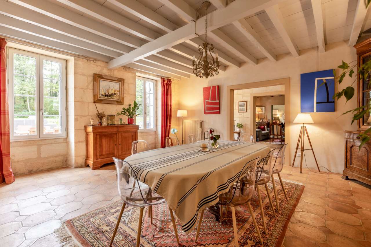 Beautiful and superbly renovated substantial rural 4 bedroom house with sep