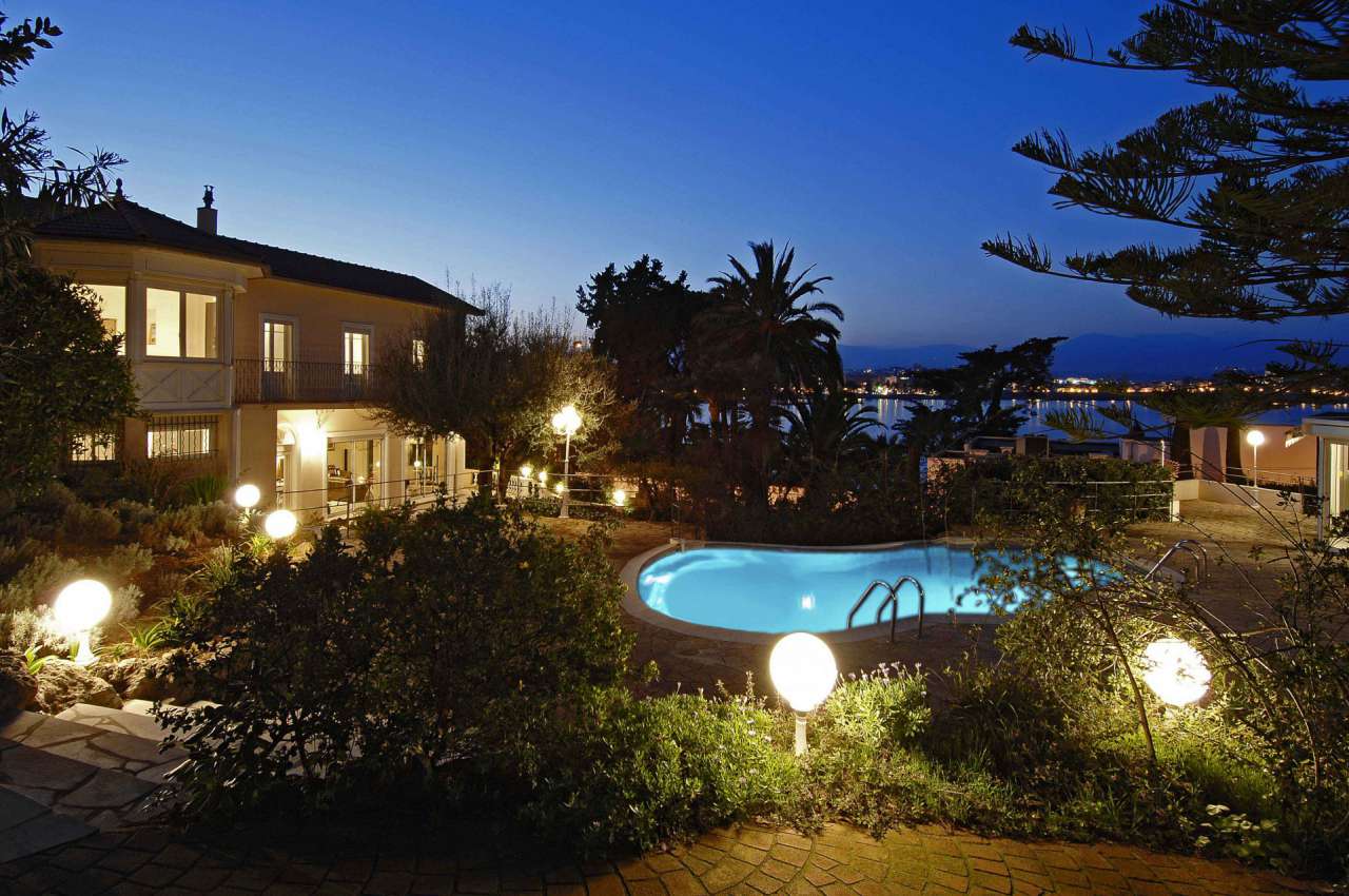 Charming 4 bedroom villa, which is ideally situated within a prime setting