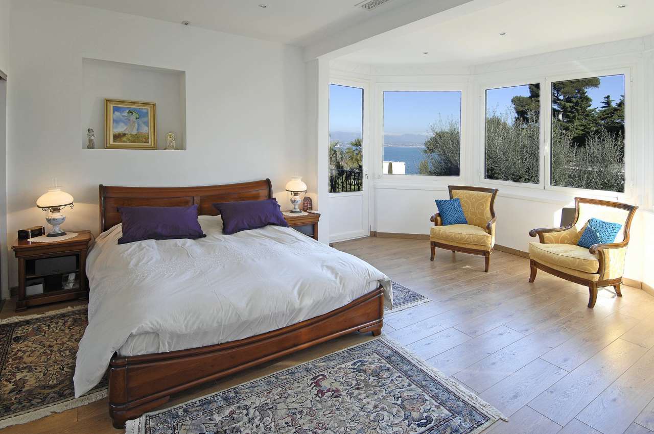 Charming 4 bedroom villa, which is ideally situated within a prime setting