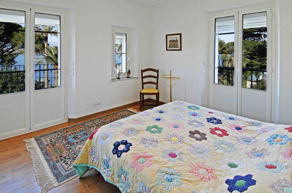 Charming 4 bedroom villa, which is ideally situated within a prime setting