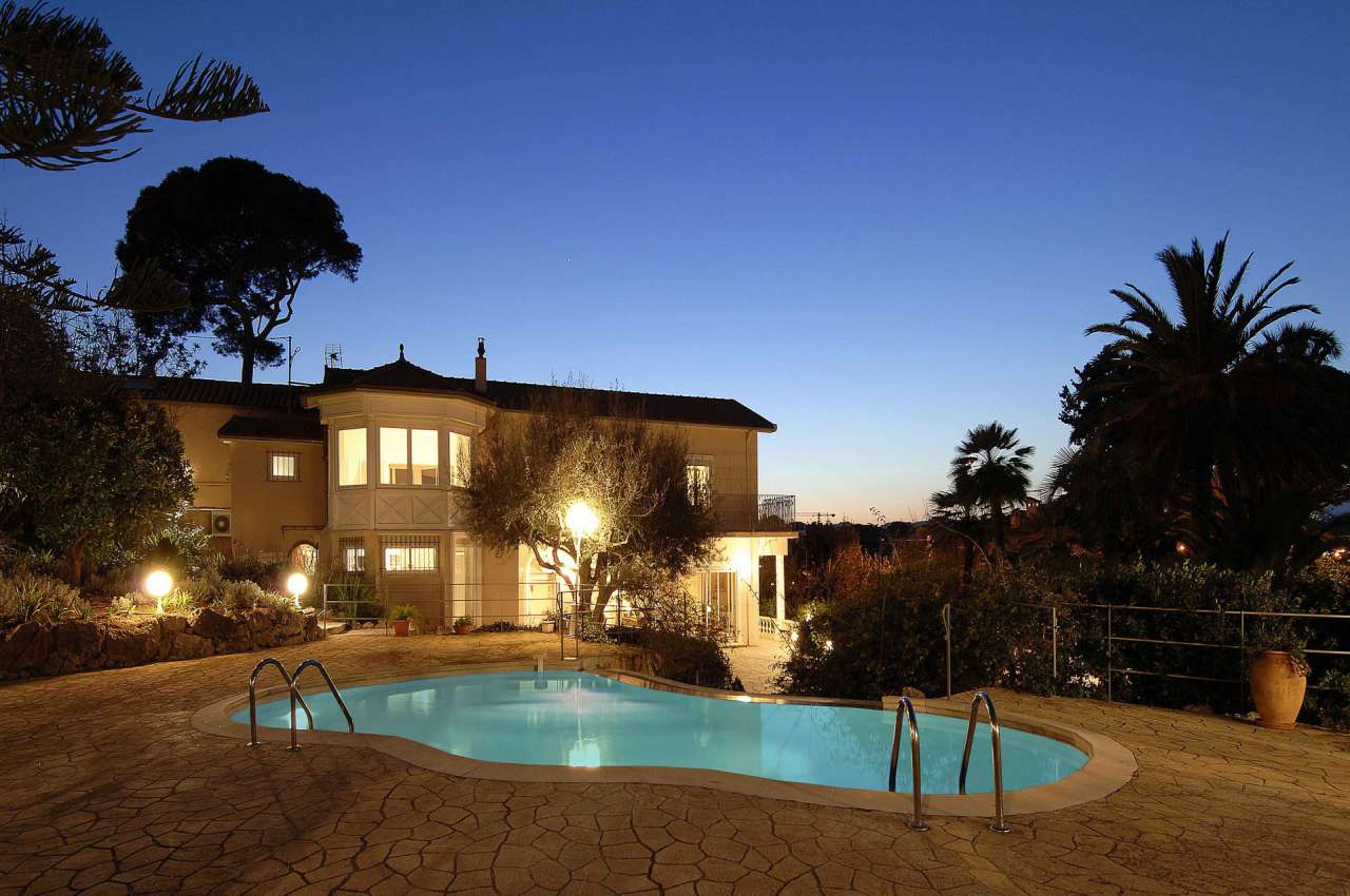 Charming 4 bedroom villa, which is ideally situated within a prime setting