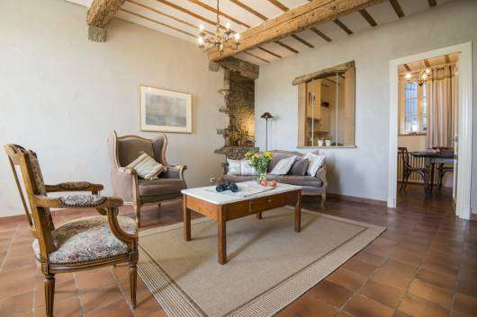 Full of character and charm and beautifully presented throughout, this spac