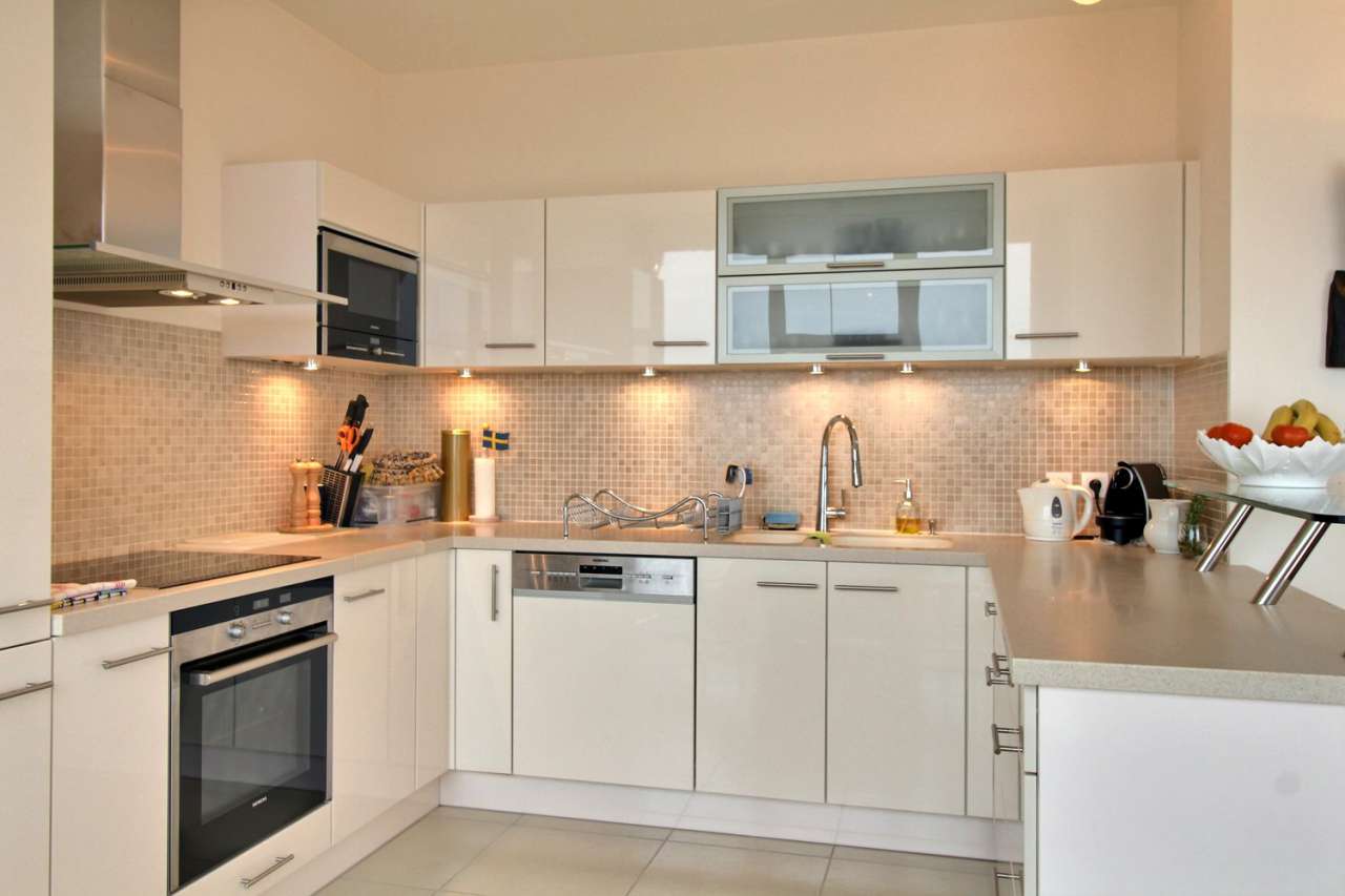 Located in a quiet setting in Mandelieu la Napoule, within a residence with