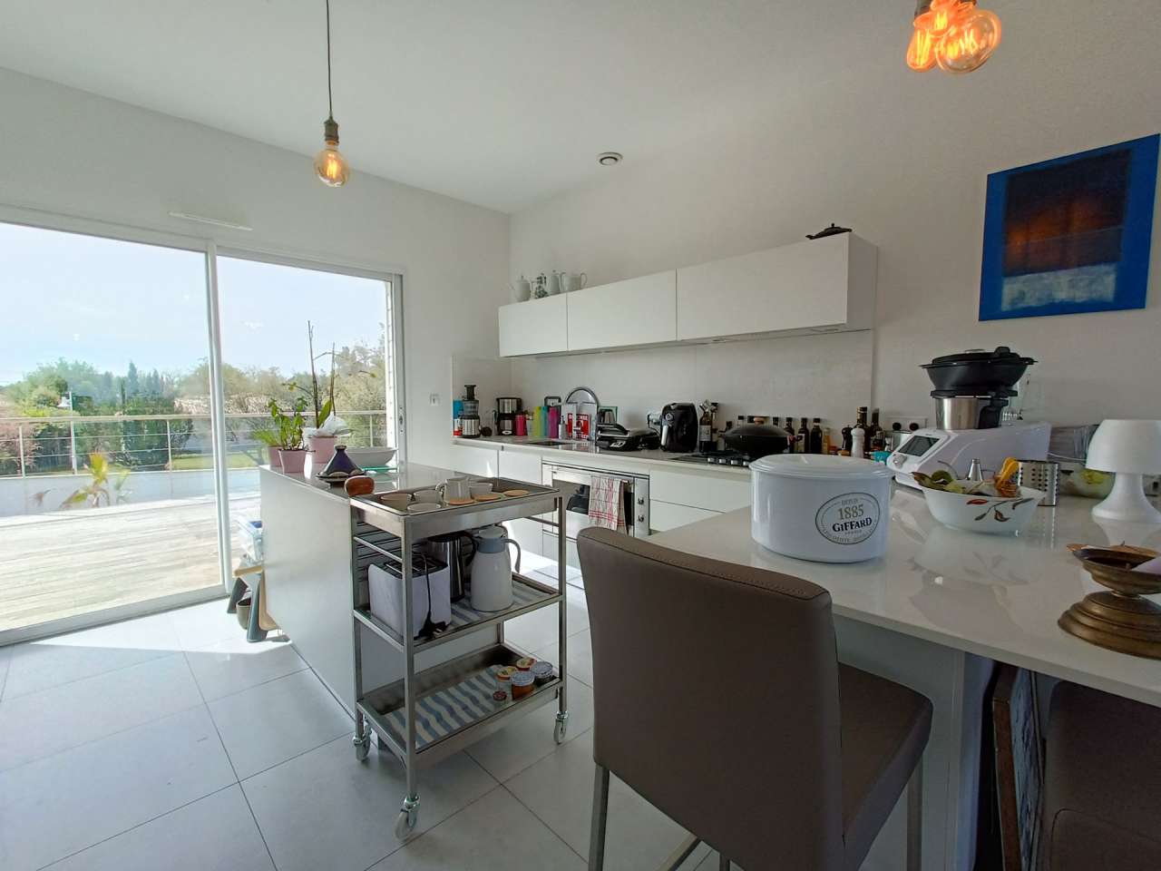Ideally located in unspoilt surroundings enjoying wonderful sea views, is t