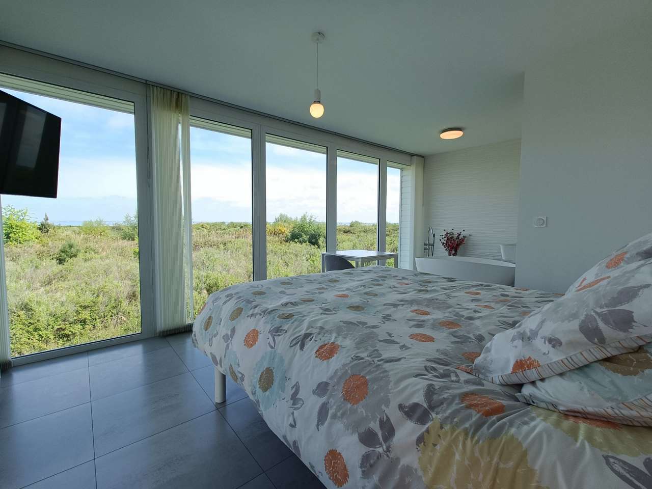Ideally located in unspoilt surroundings enjoying wonderful sea views, is t