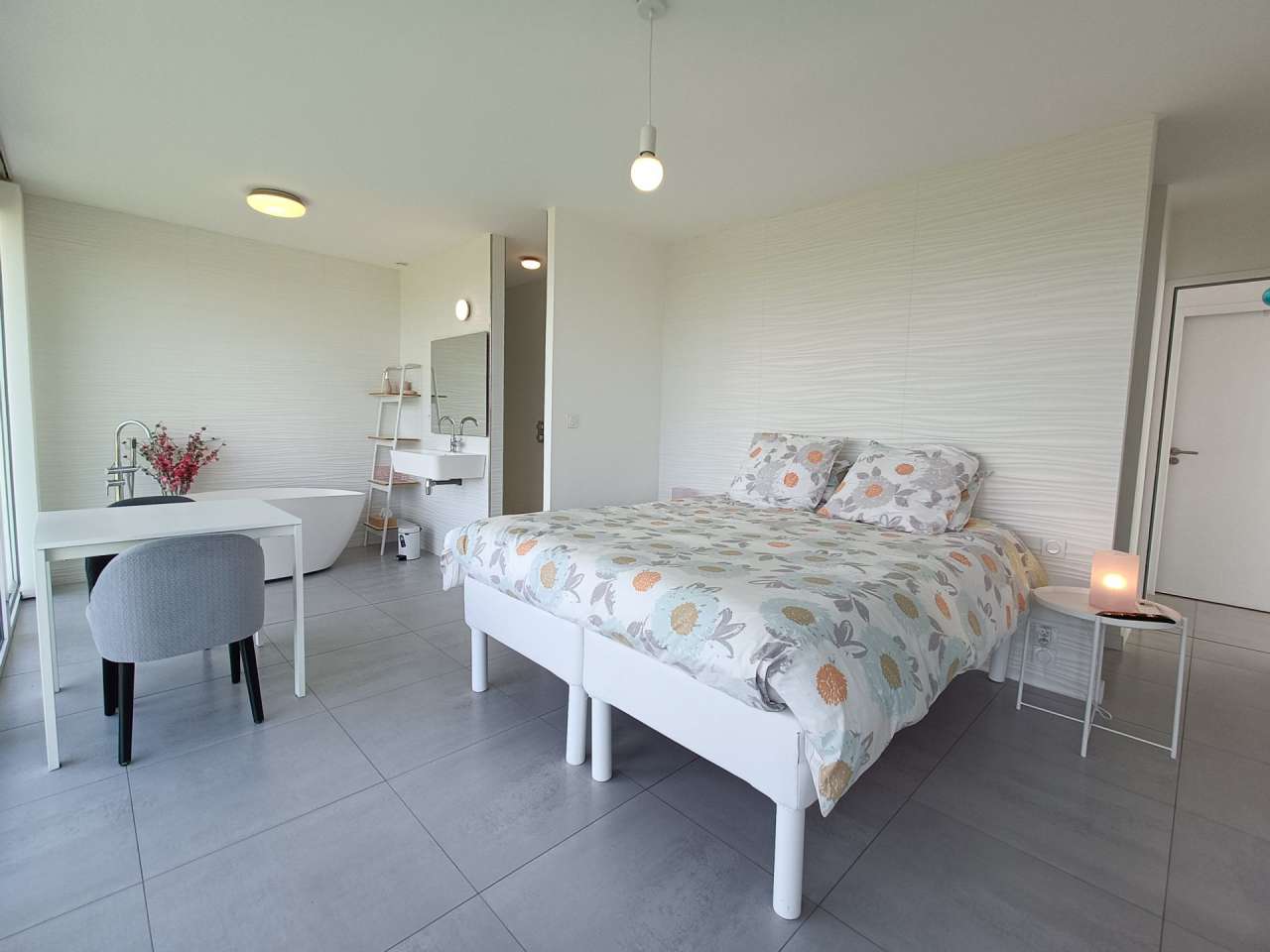 Ideally located in unspoilt surroundings enjoying wonderful sea views, is t