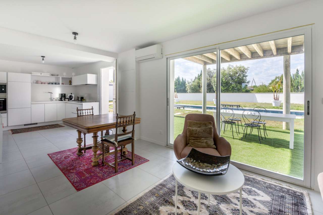 Ideally located in unspoilt surroundings enjoying wonderful sea views, is t