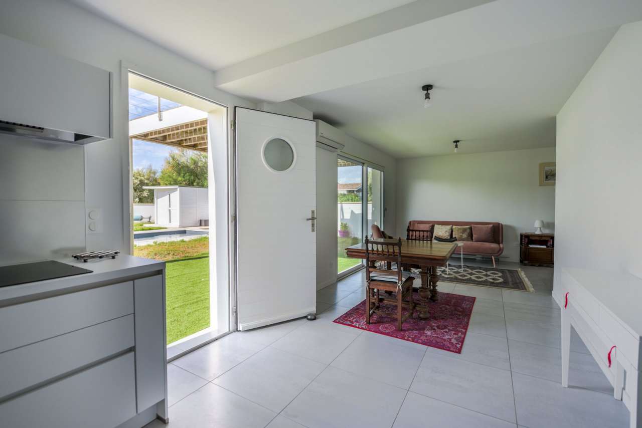 Ideally located in unspoilt surroundings enjoying wonderful sea views, is t