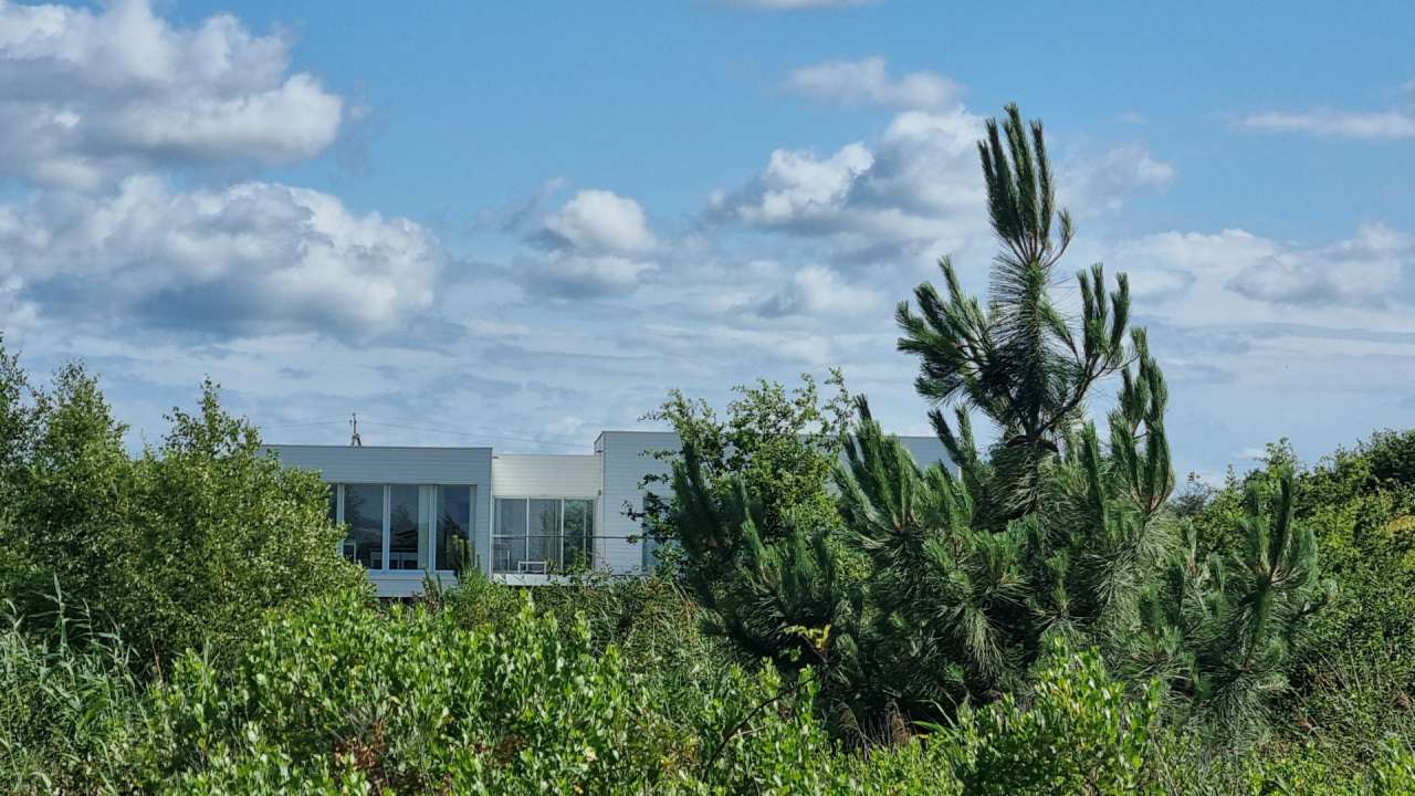 Ideally located in unspoilt surroundings enjoying wonderful sea views, is t