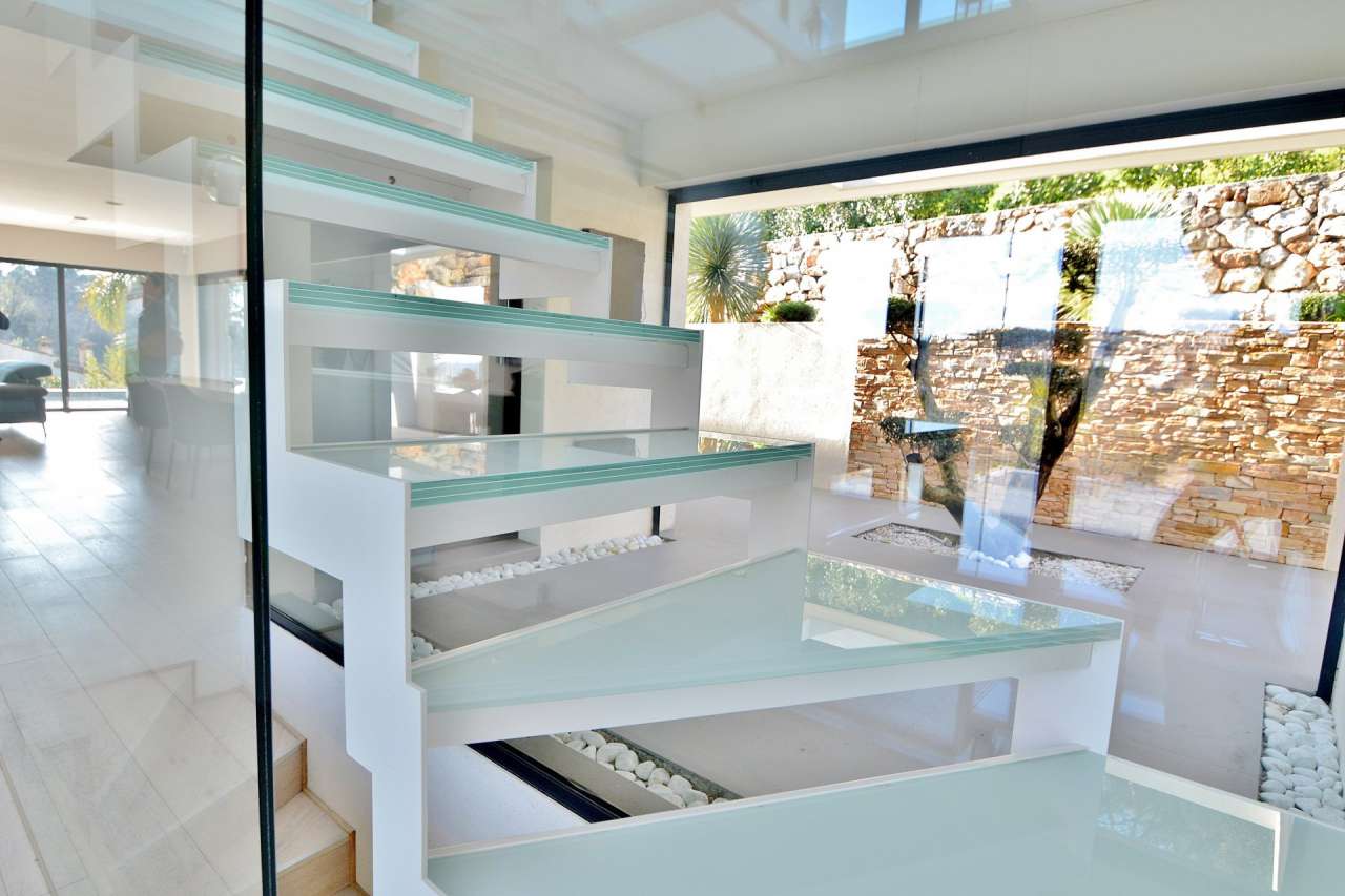 Luxurious, modern and spacious 3 bedroom villa, set within a dominant and m