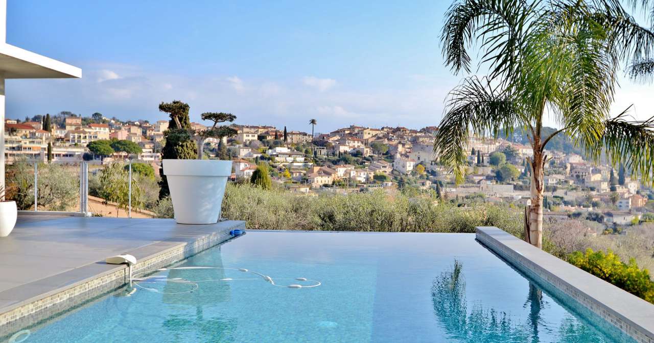 Luxurious, modern and spacious 3 bedroom villa, set within a dominant and m