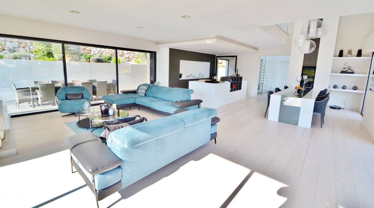 Luxurious, modern and spacious 3 bedroom villa, set within a dominant and m