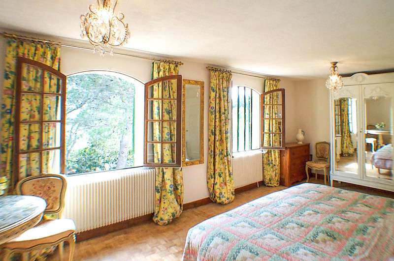 Grand, spacious and stunning Romanesque-style villa, ideally set within a q