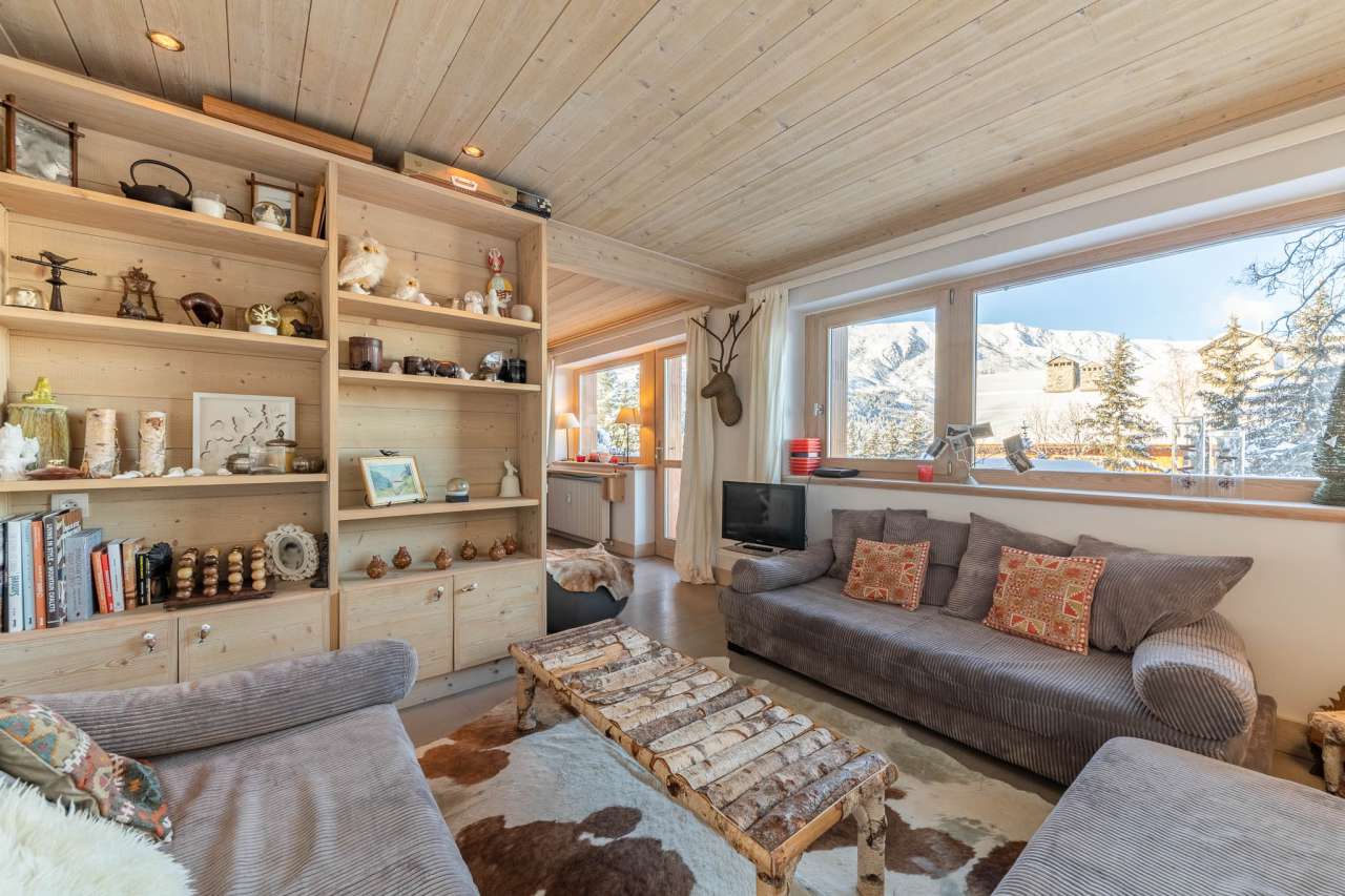 A bright and beautifully presented 3 bedroom apartment in Meribel in a grea