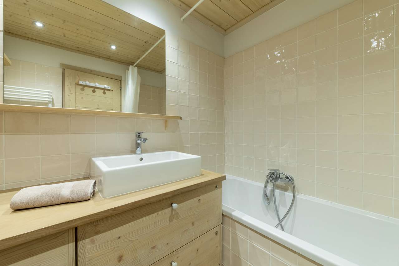 A bright and beautifully presented 3 bedroom apartment in Meribel in a grea